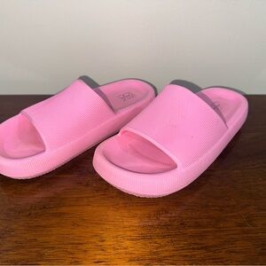 No Boundaries Pink Sandals Comfort Foam Slides